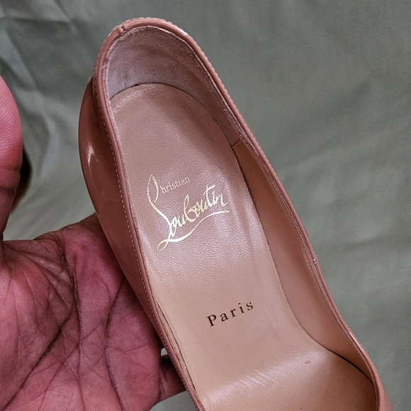 Women's Christian Louboutin Tan Patent Leather Open Toe Pump Heels Size 6 US - Picture 6 of 15